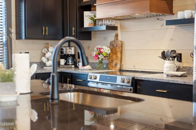 327 Rambling Creek Way, Sevierville, TN 37862