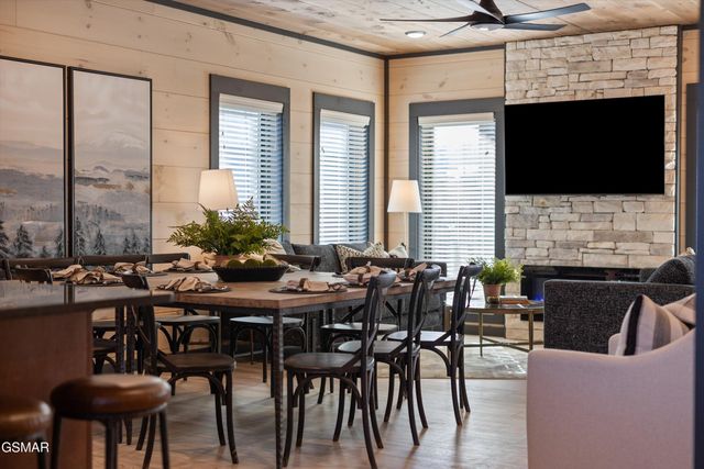 327 Rambling Creek Way, Sevierville, TN 37862