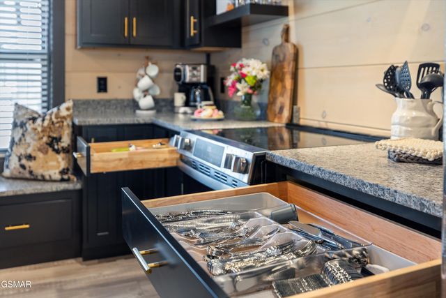 327 Rambling Creek Way, Sevierville, TN 37862