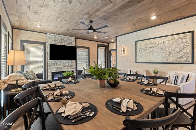 327 Rambling Creek Way, Sevierville, TN 37862