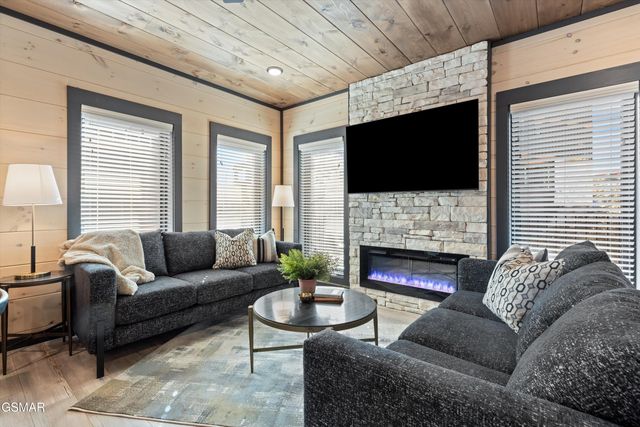 327 Rambling Creek Way, Sevierville, TN 37862