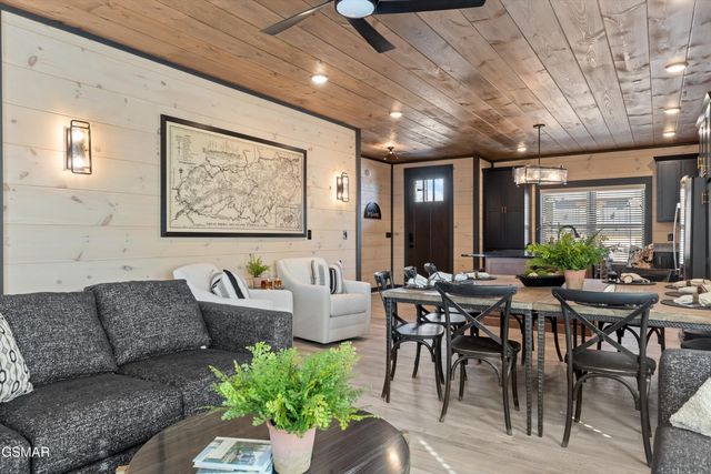 327 Rambling Creek Way, Sevierville, TN 37862