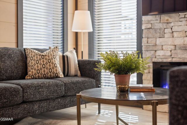 327 Rambling Creek Way, Sevierville, TN 37862