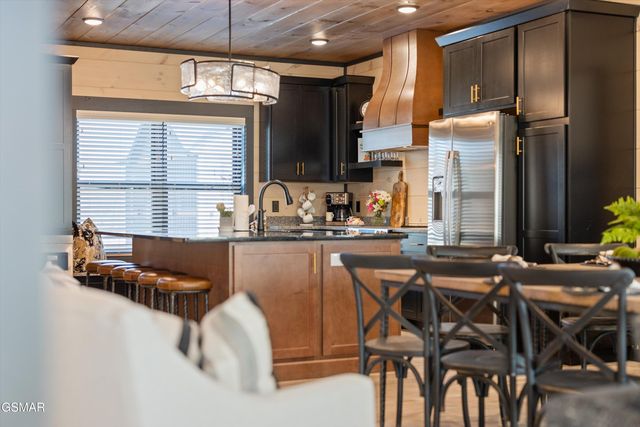 327 Rambling Creek Way, Sevierville, TN 37862