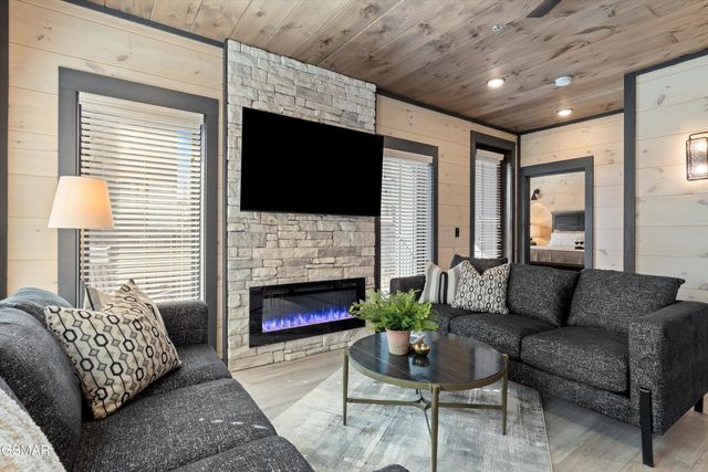 327 Rambling Creek Way, Sevierville, TN 37862