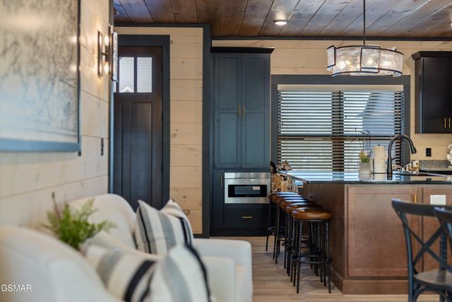 327 Rambling Creek Way, Sevierville, TN 37862