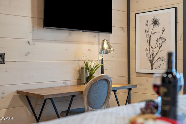 327 Rambling Creek Way, Sevierville, TN 37862