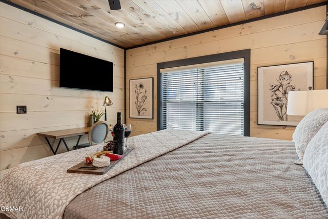 327 Rambling Creek Way, Sevierville, TN 37862