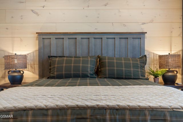 327 Rambling Creek Way, Sevierville, TN 37862