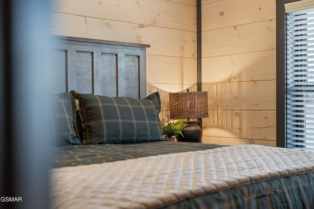 327 Rambling Creek Way, Sevierville, TN 37862