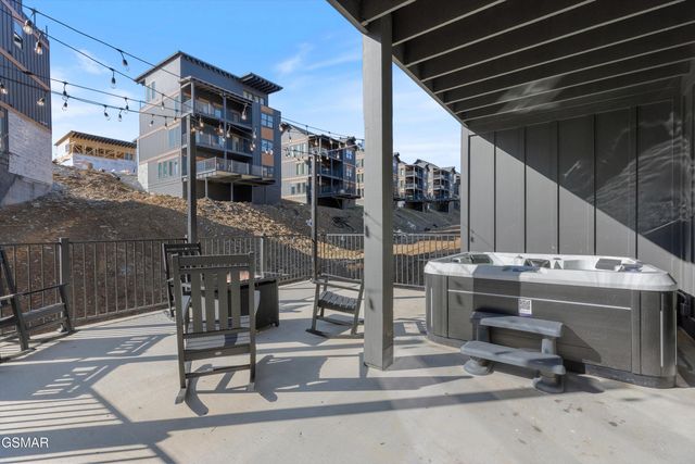 327 Rambling Creek Way, Sevierville, TN 37862