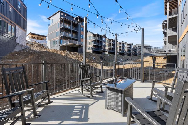 327 Rambling Creek Way, Sevierville, TN 37862