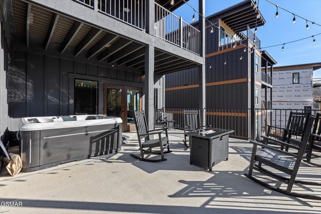 327 Rambling Creek Way, Sevierville, TN 37862