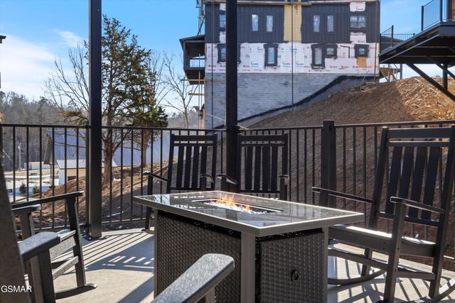 327 Rambling Creek Way, Sevierville, TN 37862