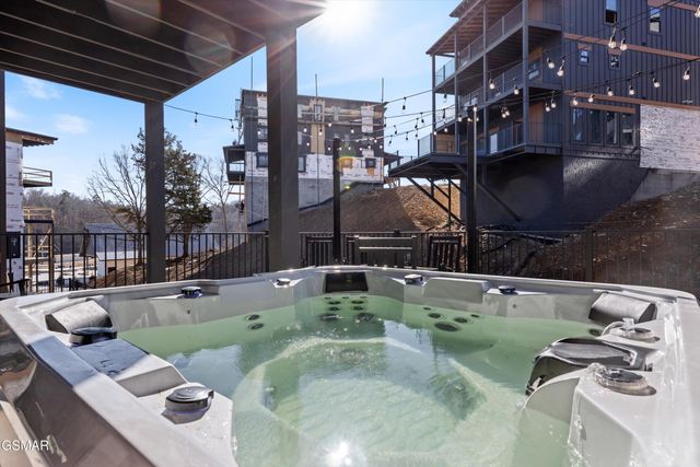 327 Rambling Creek Way, Sevierville, TN 37862