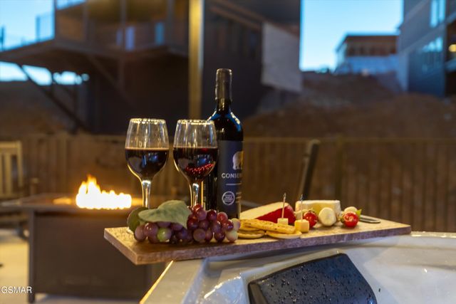 327 Rambling Creek Way, Sevierville, TN 37862