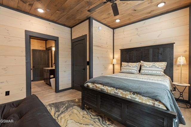 327 Rambling Creek Way, Sevierville, TN 37862