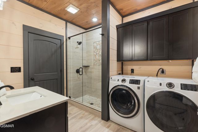 327 Rambling Creek Way, Sevierville, TN 37862