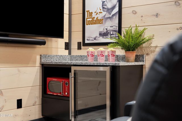 327 Rambling Creek Way, Sevierville, TN 37862