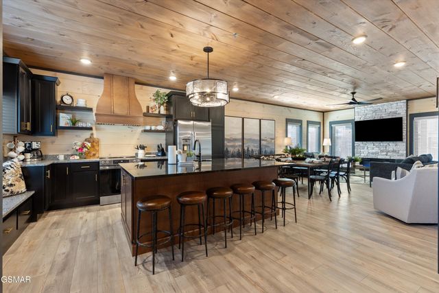 327 Rambling Creek Way, Sevierville, TN 37862