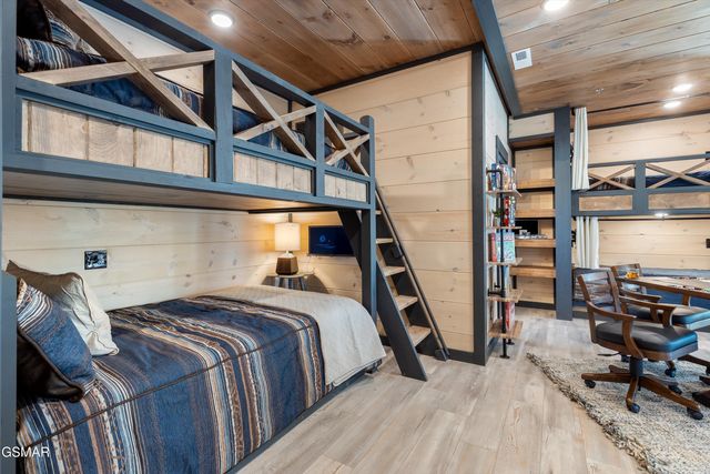 327 Rambling Creek Way, Sevierville, TN 37862