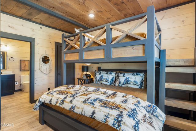 327 Rambling Creek Way, Sevierville, TN 37862