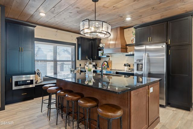 327 Rambling Creek Way, Sevierville, TN 37862