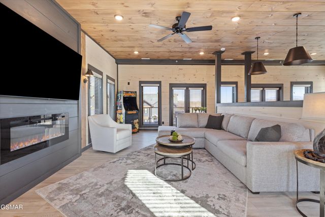 327 Rambling Creek Way, Sevierville, TN 37862