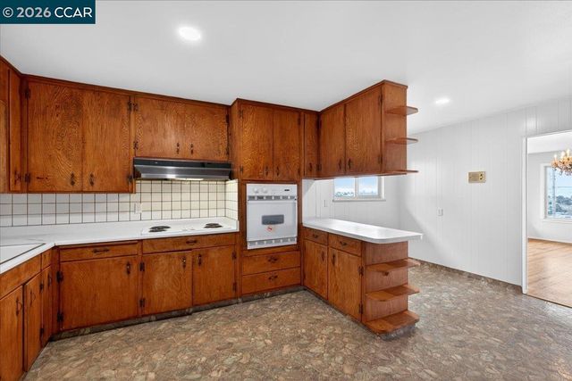 1374 Santa Clara Street, Richmond, CA 94804