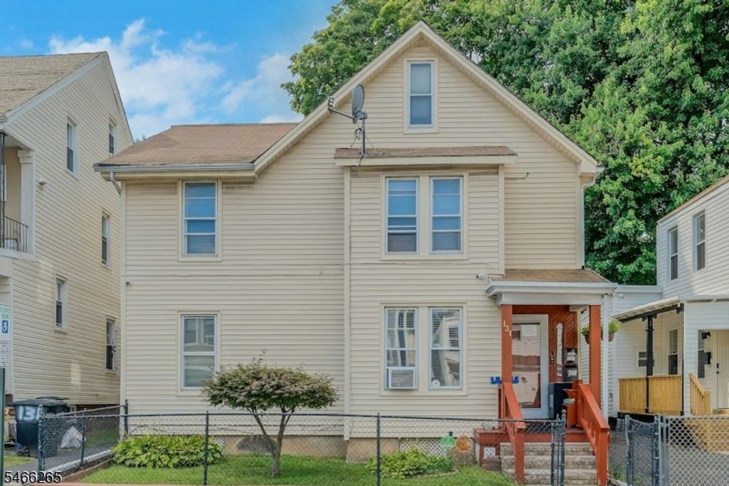 131 Steuben St, East Orange City, NJ 07018 — photo 2