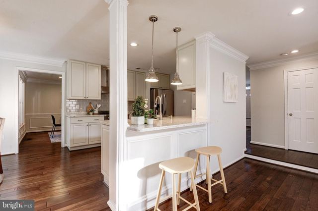 7985 FOXMOOR DR, Dunn Loring, VA 22027