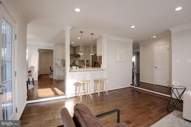 7985 FOXMOOR DR, Dunn Loring, VA 22027