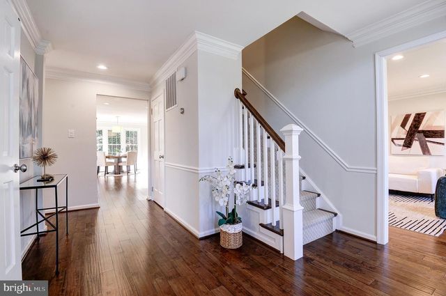 7985 FOXMOOR DR, Dunn Loring, VA 22027