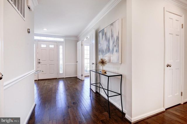 7985 FOXMOOR DR, Dunn Loring, VA 22027