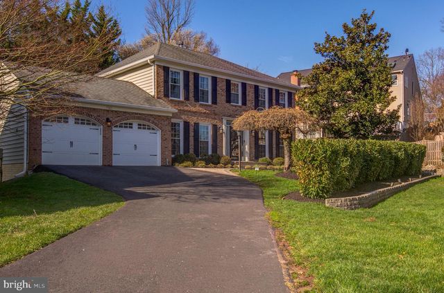 7985 FOXMOOR DR, Dunn Loring, VA 22027