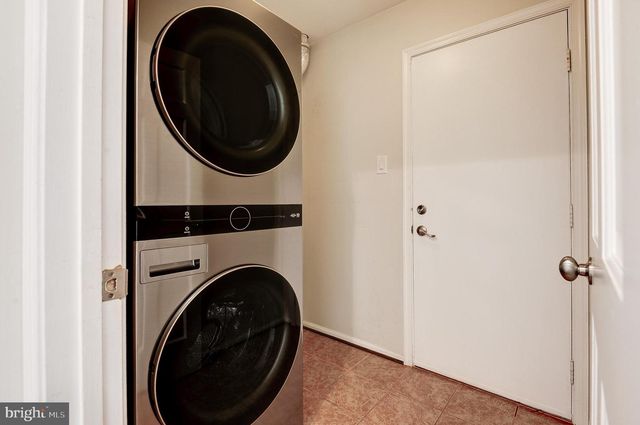 7985 FOXMOOR DR, Dunn Loring, VA 22027