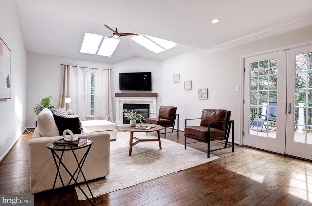 7985 FOXMOOR DR, Dunn Loring, VA 22027