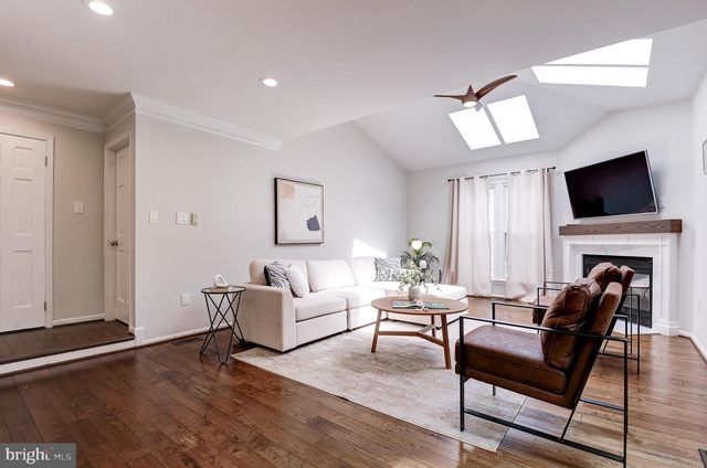 7985 FOXMOOR DR, Dunn Loring, VA 22027