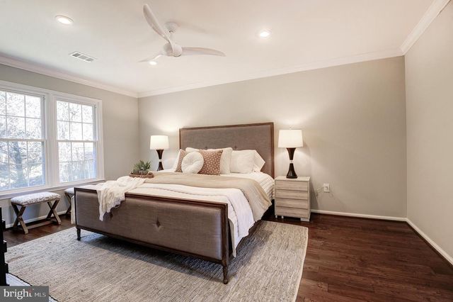 7985 FOXMOOR DR, Dunn Loring, VA 22027