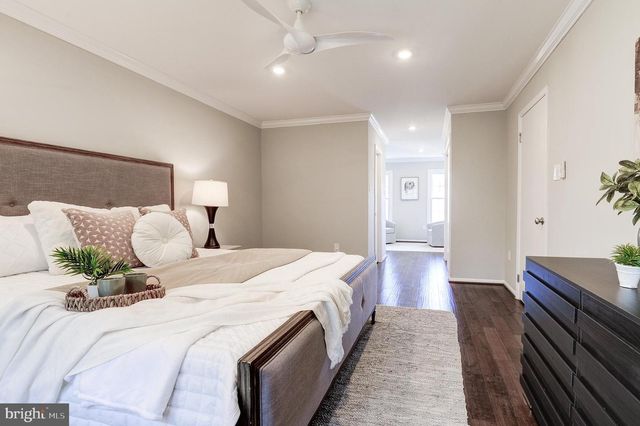 7985 FOXMOOR DR, Dunn Loring, VA 22027