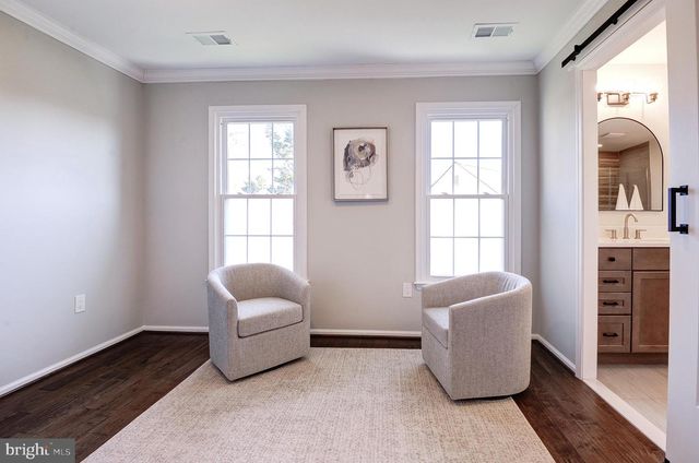 7985 FOXMOOR DR, Dunn Loring, VA 22027