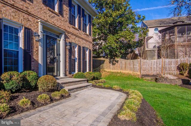 7985 FOXMOOR DR, Dunn Loring, VA 22027