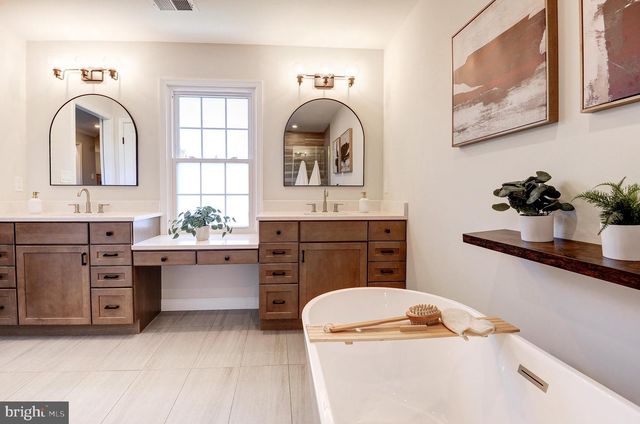 7985 FOXMOOR DR, Dunn Loring, VA 22027