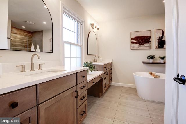 7985 FOXMOOR DR, Dunn Loring, VA 22027