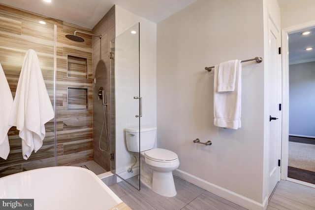 7985 FOXMOOR DR, Dunn Loring, VA 22027