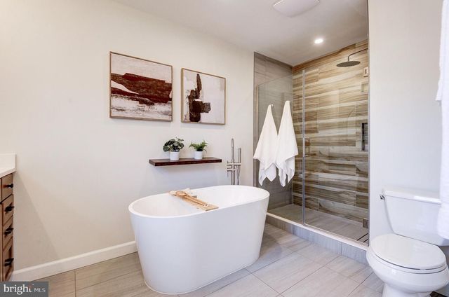 7985 FOXMOOR DR, Dunn Loring, VA 22027