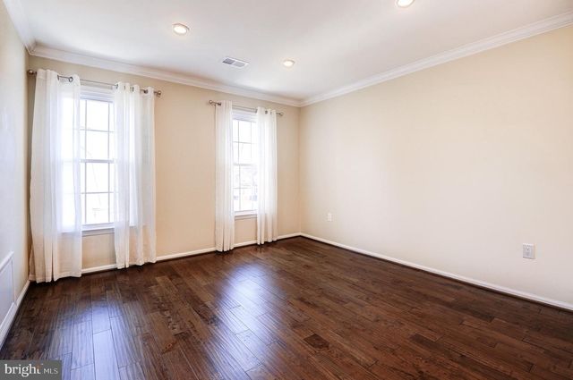 7985 FOXMOOR DR, Dunn Loring, VA 22027