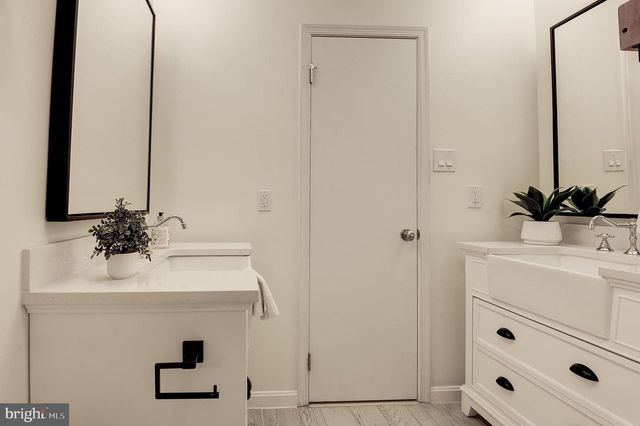 7985 FOXMOOR DR, Dunn Loring, VA 22027