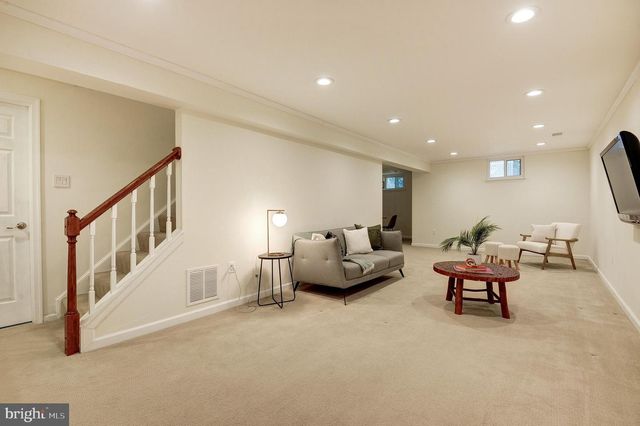 7985 FOXMOOR DR, Dunn Loring, VA 22027