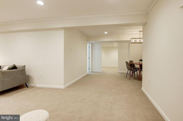 7985 FOXMOOR DR, Dunn Loring, VA 22027